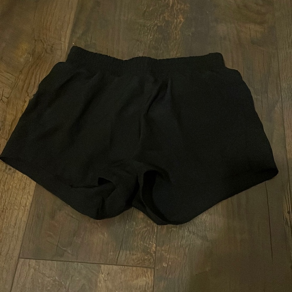 Cute black shorts!